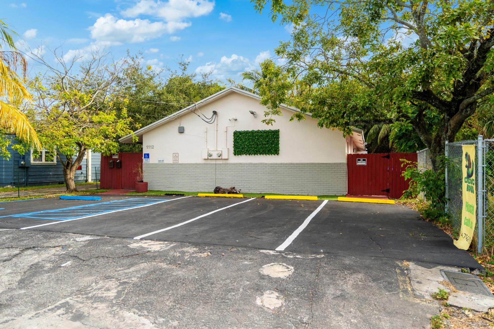 Crocodhouse Early Check In Eight Years Hosting Vandrerhjem Fort Lauderdale Eksteriør bilde